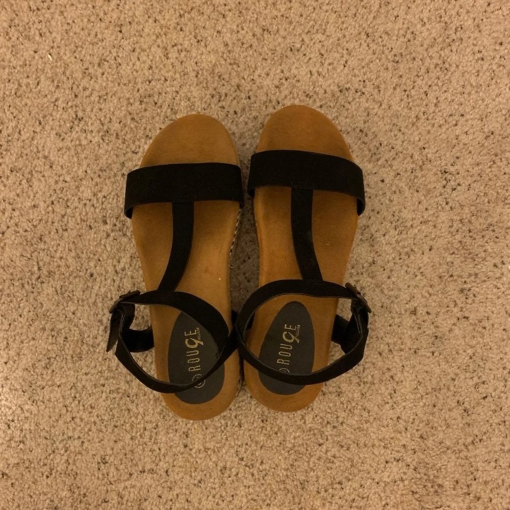 Very Comfy Black Platform Sandals